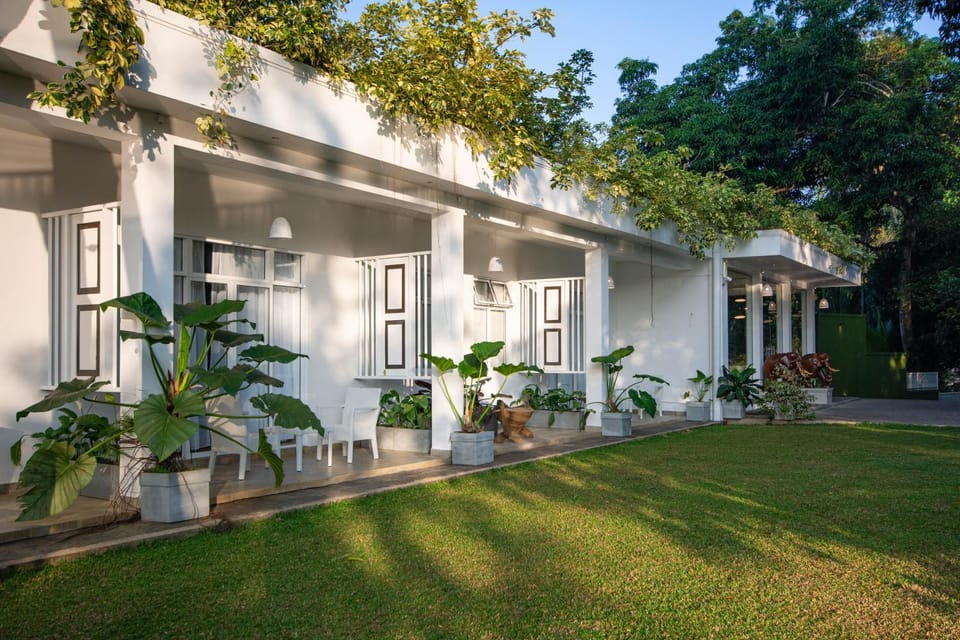 Property building, Facade/entrance, Garden