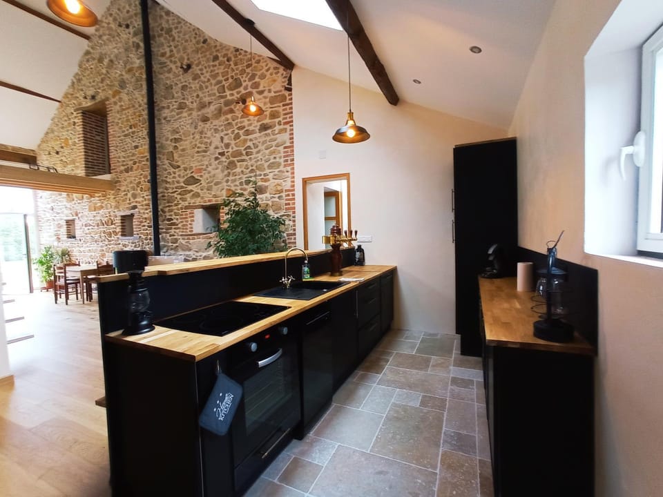 La Grange de Marie à St Angel - Magnifique Grange Rénovée en loft pour 1 à 6 pers House in Auvergne-Rhône-Alpes