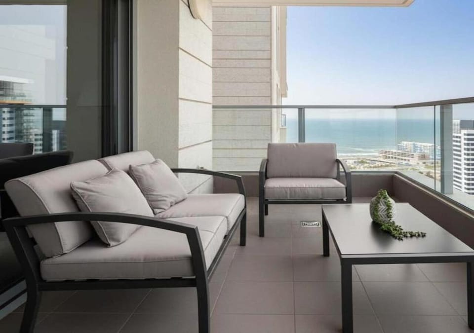 Restaurant/places to eat, View (from property/room), Sea view
