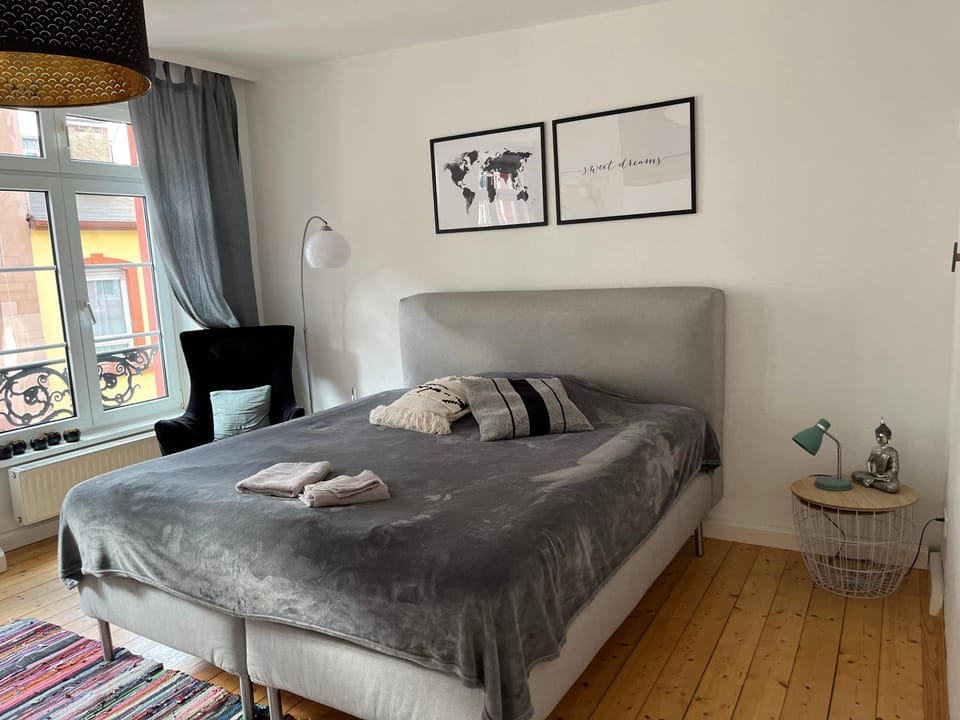 Bed, Photo of the whole room, Bedroom, towels