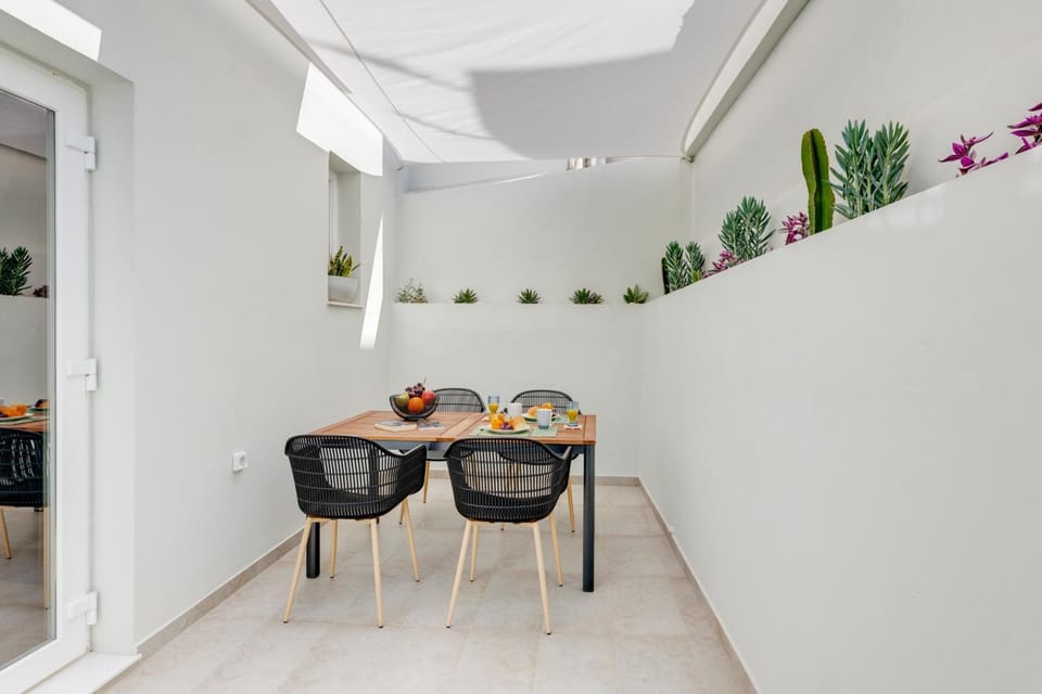 Patio, Balcony/Terrace, Balcony/Terrace, Dining area, Inner courtyard view
