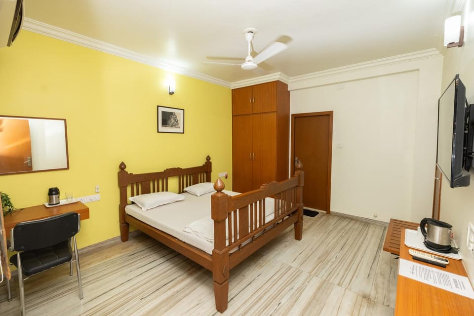 Ishan Apartments 3BHK Individual Rooms Apartment in Vadodara