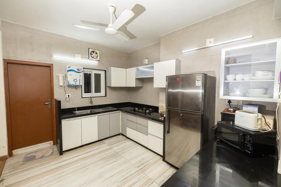 Ishan Apartments 3BHK Individual Rooms Apartment in Vadodara
