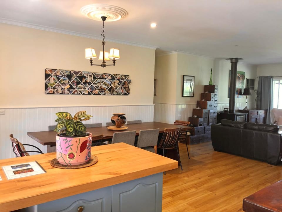 Seating area, Dining area