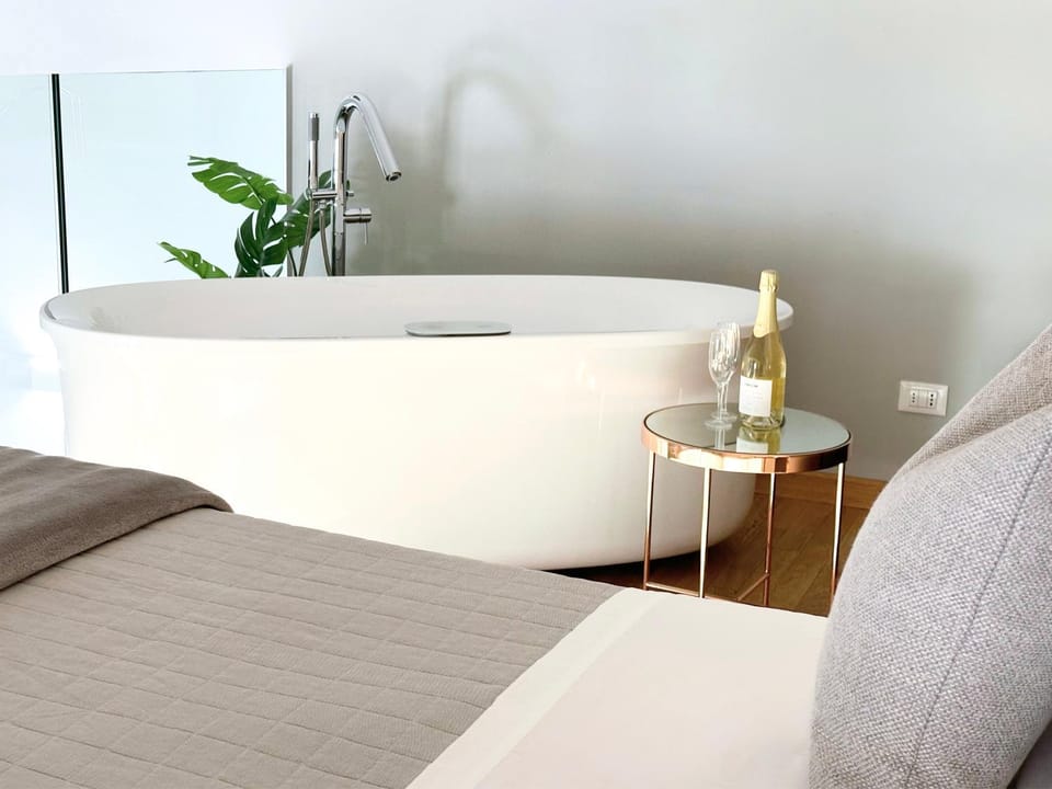 Hot Tub, Bath