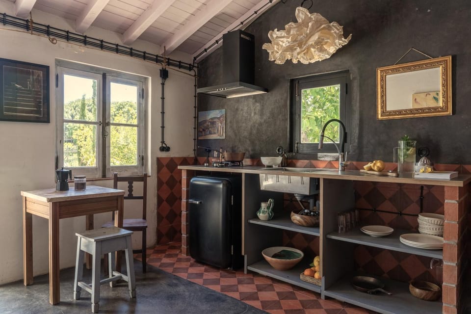 Kitchen or kitchenette, Food and drinks, Dining area