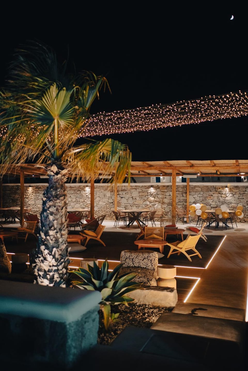 Night, Seating area