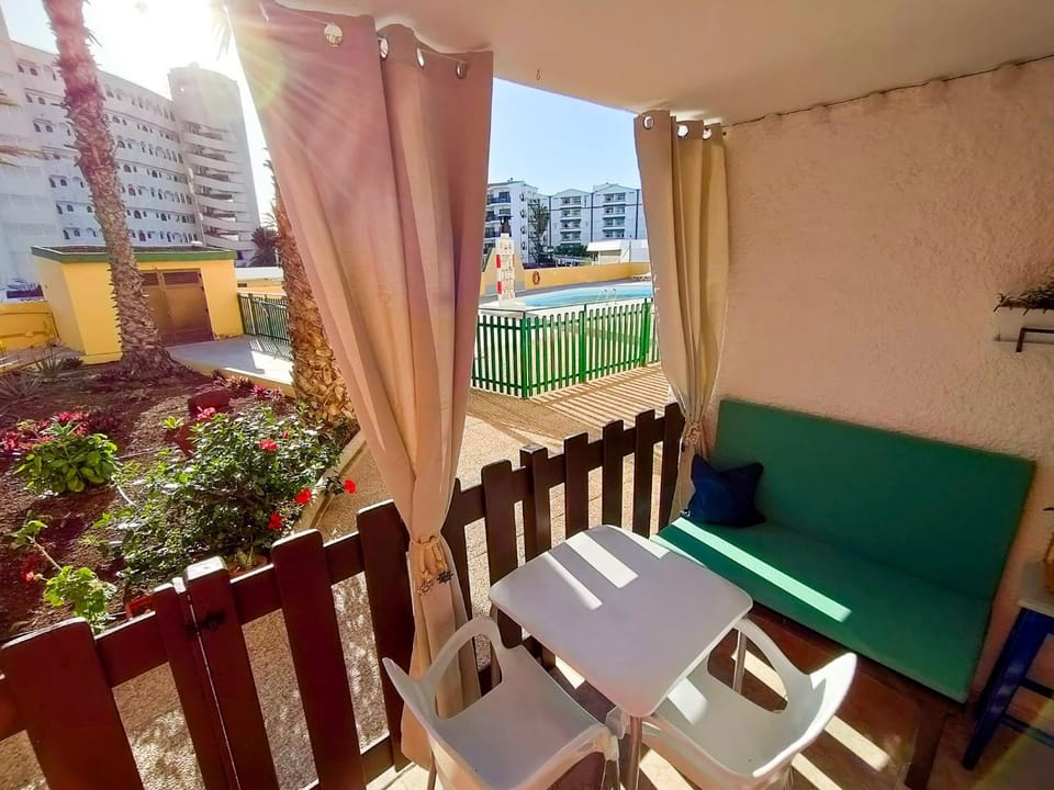 Balcony/Terrace, Dining area, Garden view, Pool view