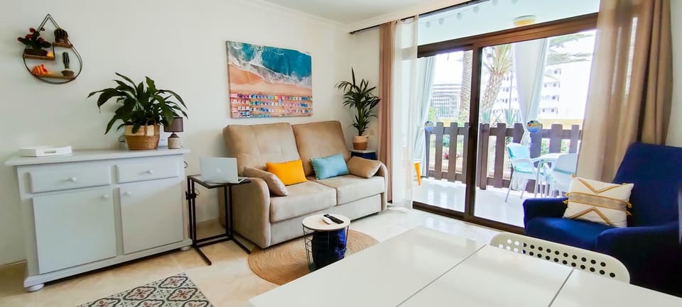 TV and multimedia, Living room, Seating area, locker