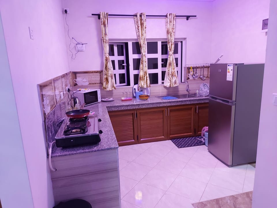 RS VILLA student share apartments with private room,free wifi ,100mts to the beach Vacation rental in Flic en Flac