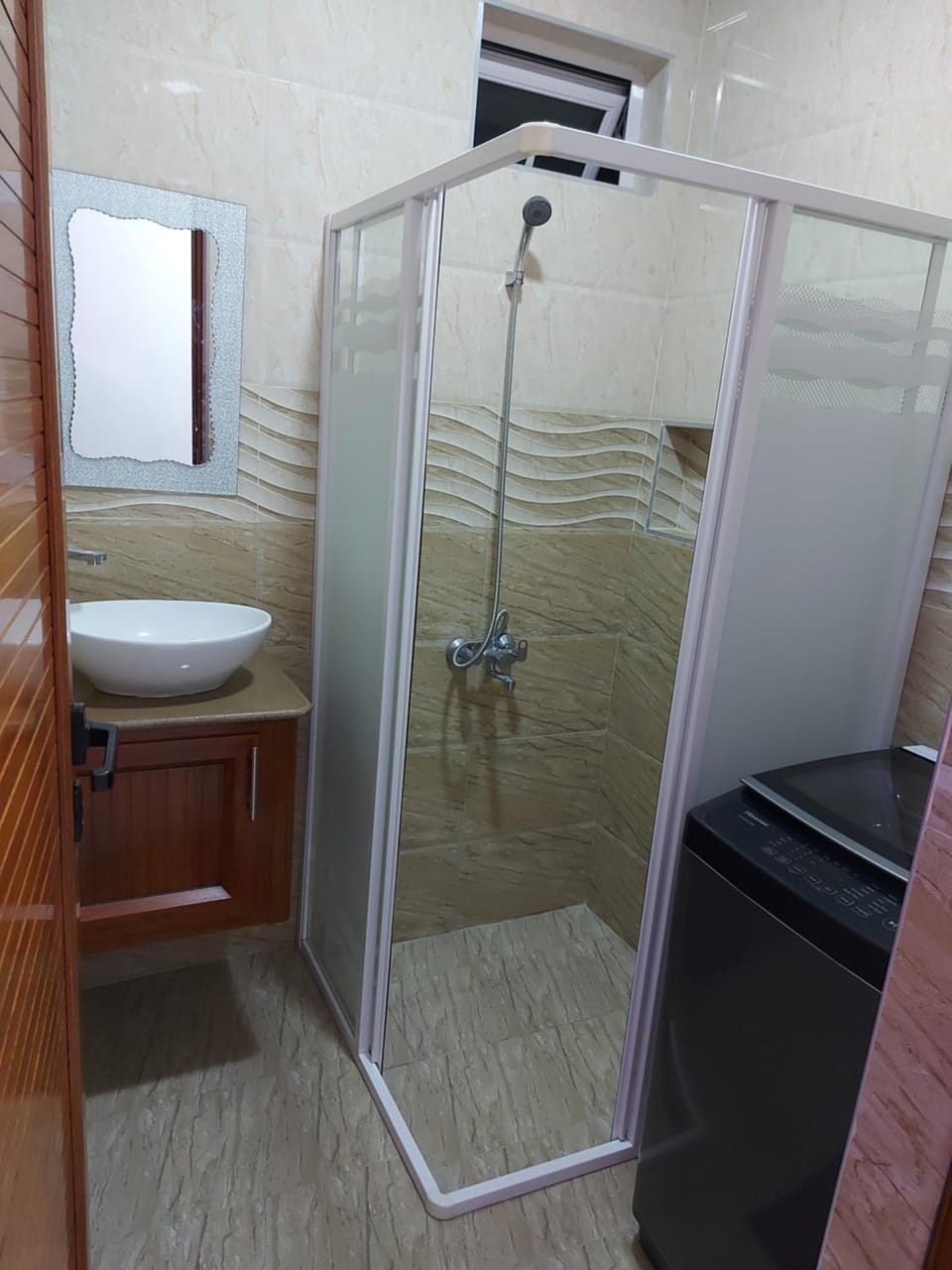 RS VILLA student share apartments with private room,free wifi ,100mts to the beach Vacation rental in Flic en Flac
