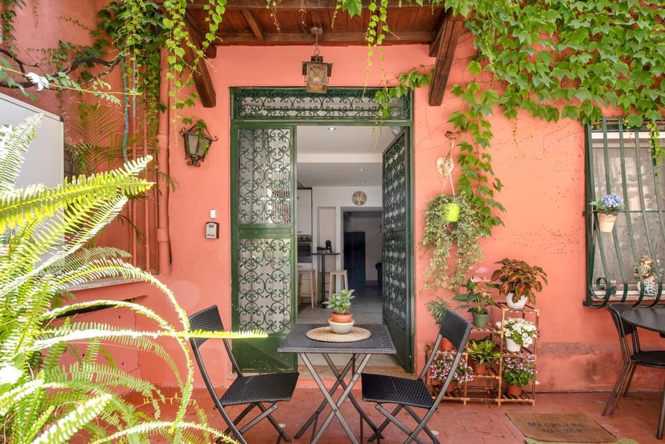 Patio, Facade/entrance