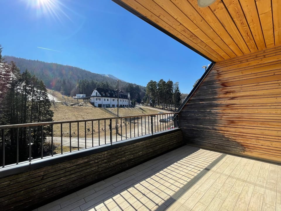 Balcony/Terrace, Mountain view, Mountain view