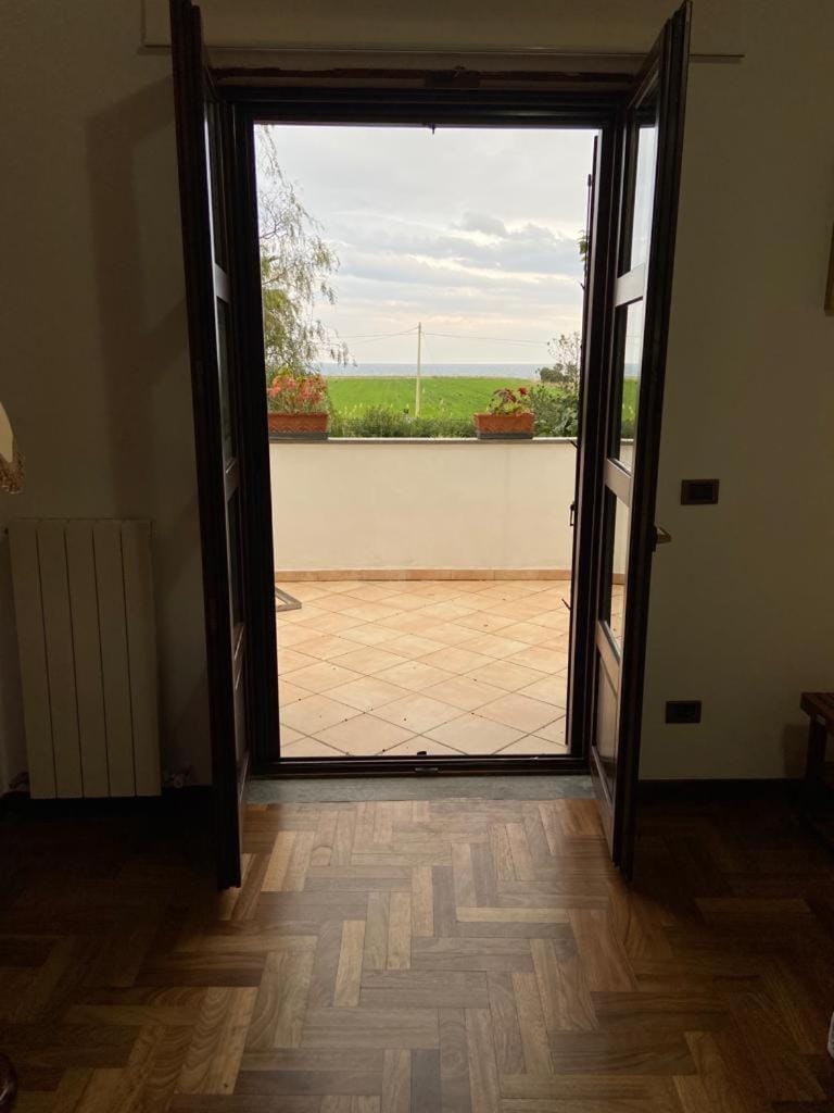 Villa Rosella appartamento 2 - con piscina - 150 m dal mare Apartment in Calabria