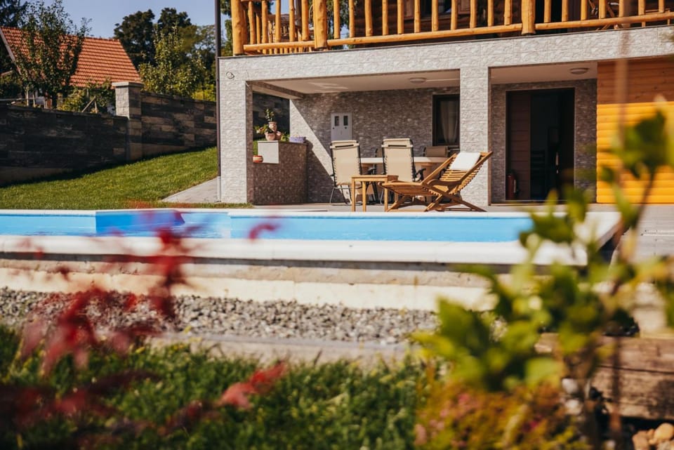 Balcony/Terrace, Swimming pool