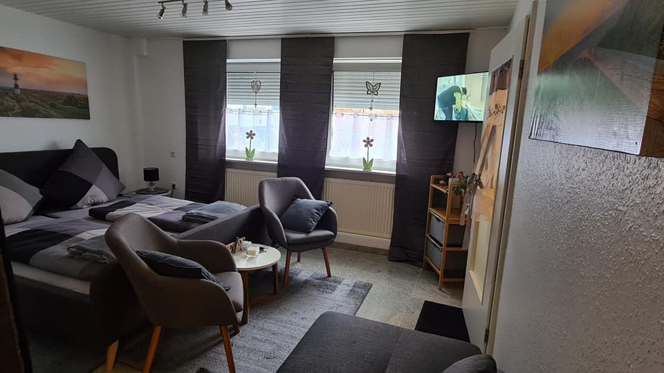 Bed, Seating area