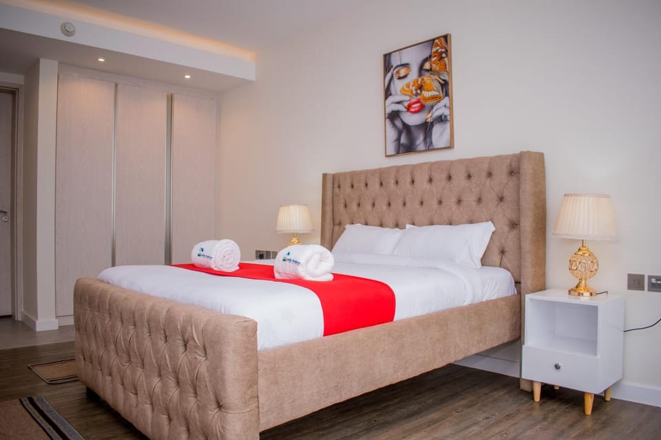 Bed, Photo of the whole room, Bedroom, towels