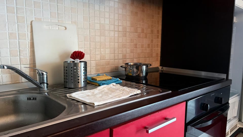 Kitchen or kitchenette