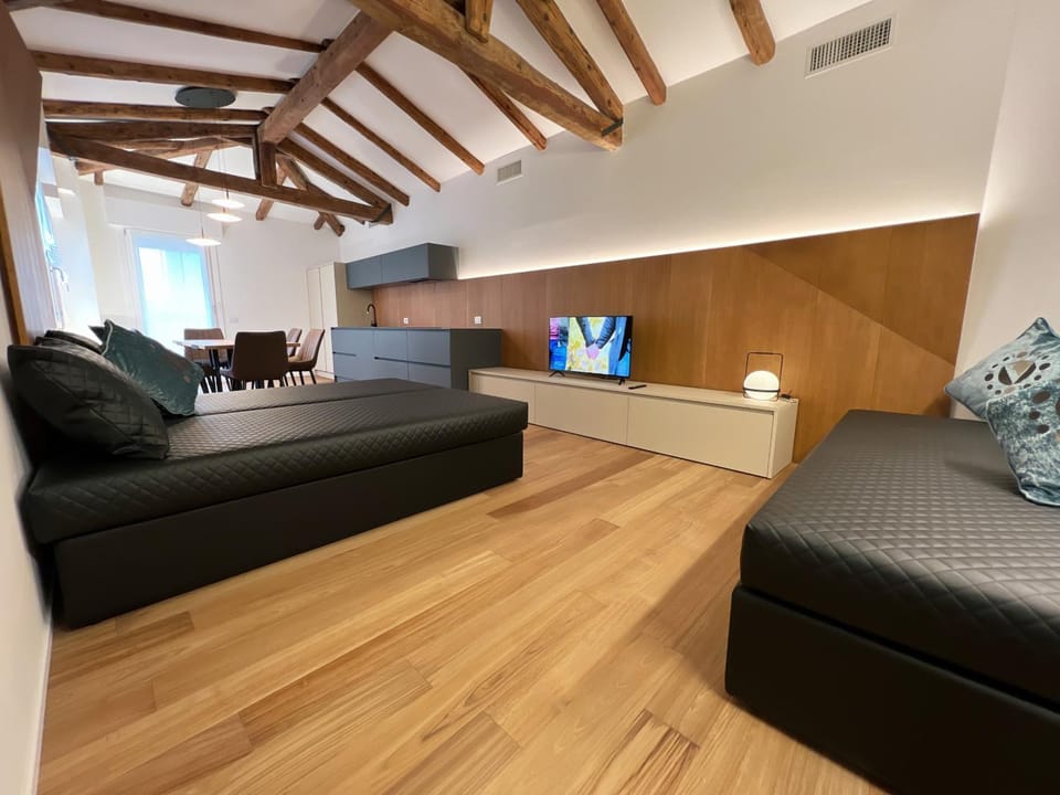 Communal lounge/ TV room