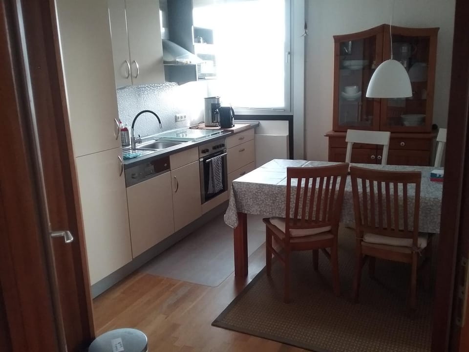 Restaurant/places to eat, Kitchen or kitchenette, Breakfast, kitchen