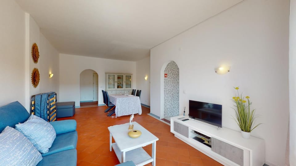 Communal lounge/ TV room, Photo of the whole room, Dining area