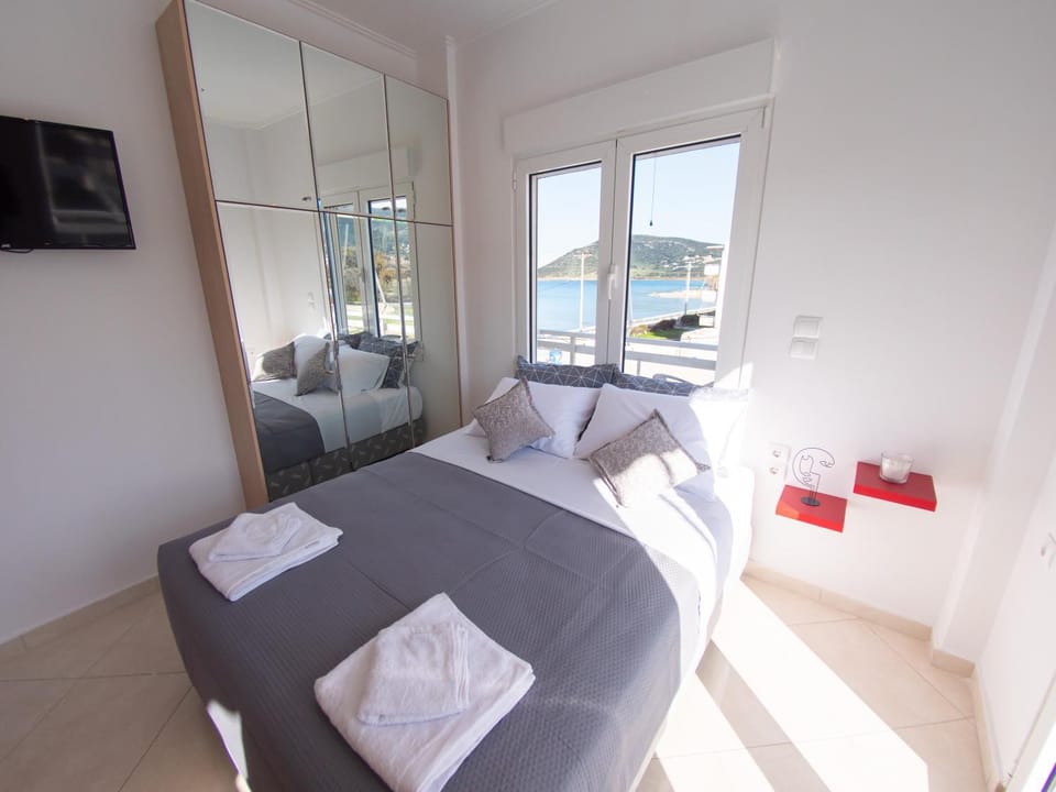 Bed, View (from property/room), Sea view, wardrobe