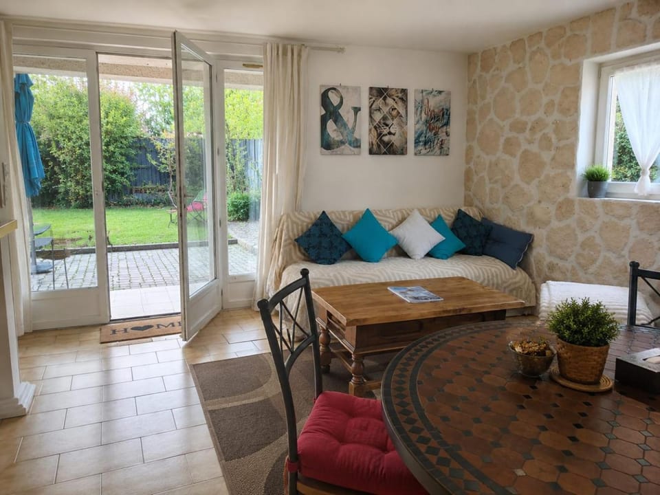 Living room, Garden view