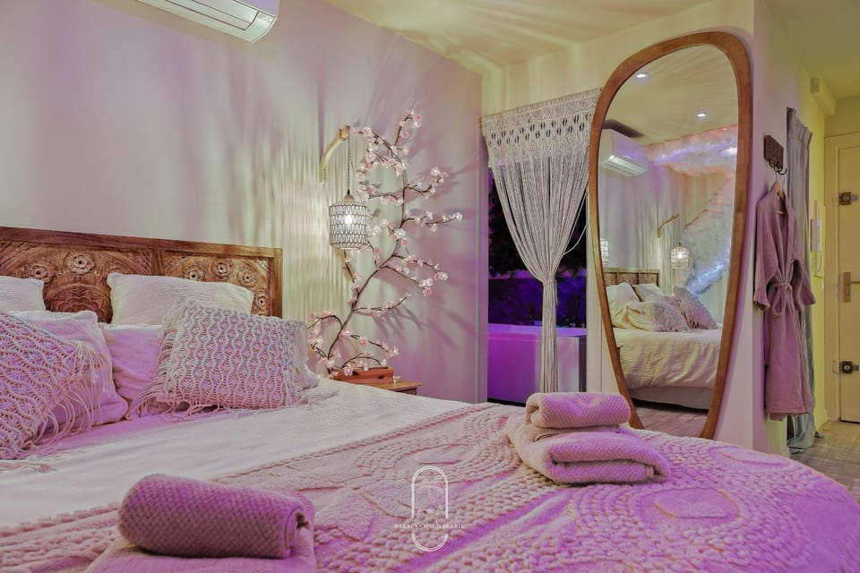 Hot Tub, Bedroom