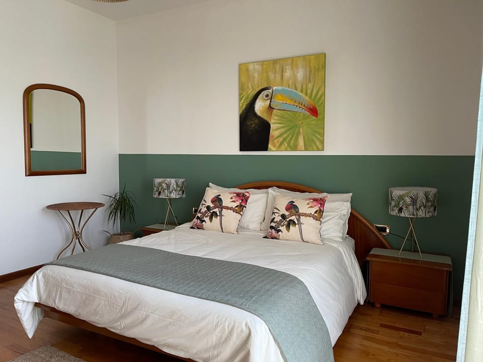 Bed, Photo of the whole room, Decorative detail, Bedroom
