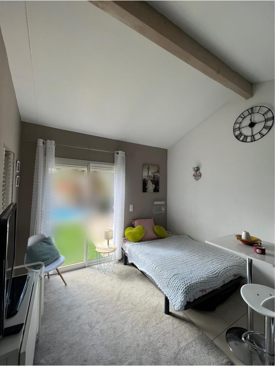 Photo of the whole room
