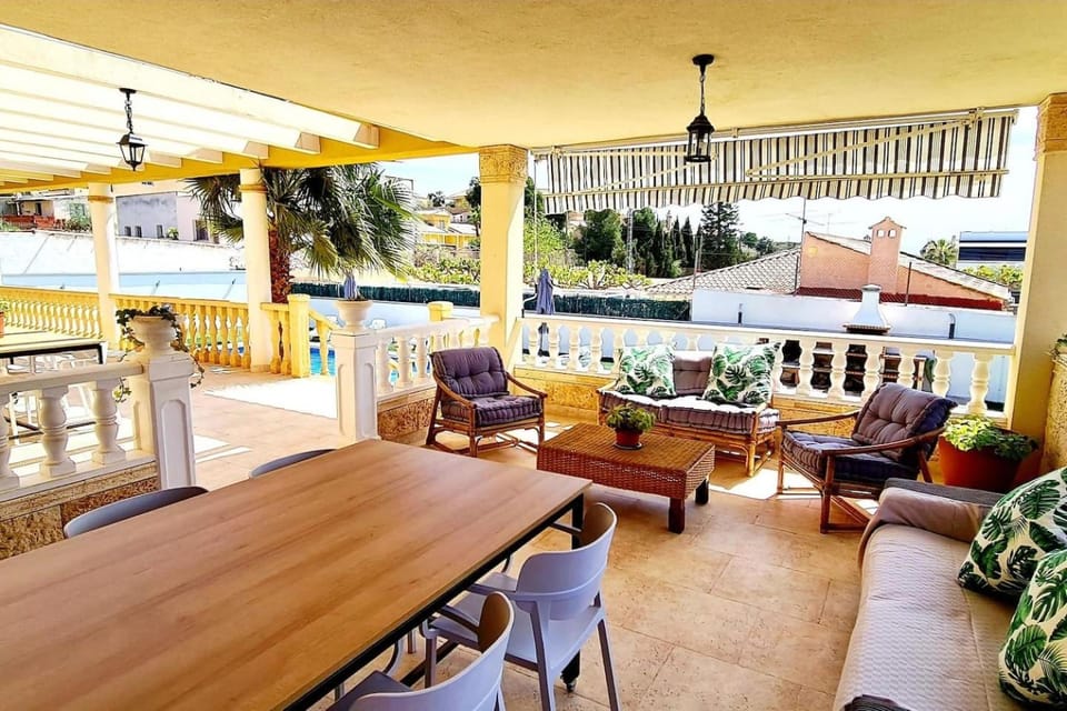 Balcony/Terrace, Area and facilities