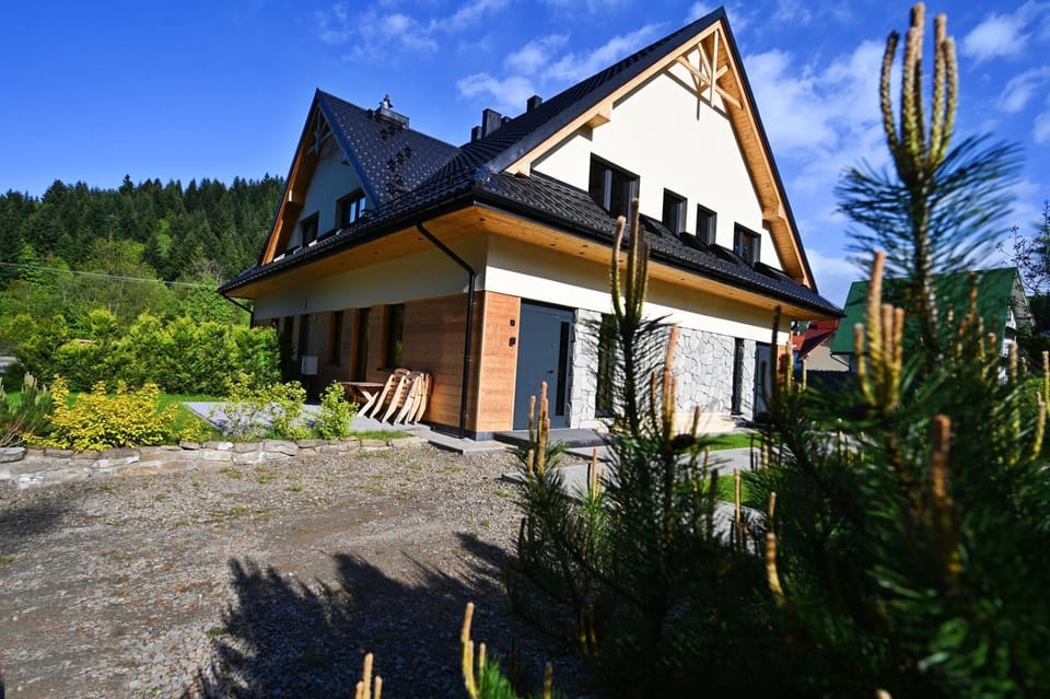 Property building, Day, Natural landscape, Garden, Garden view