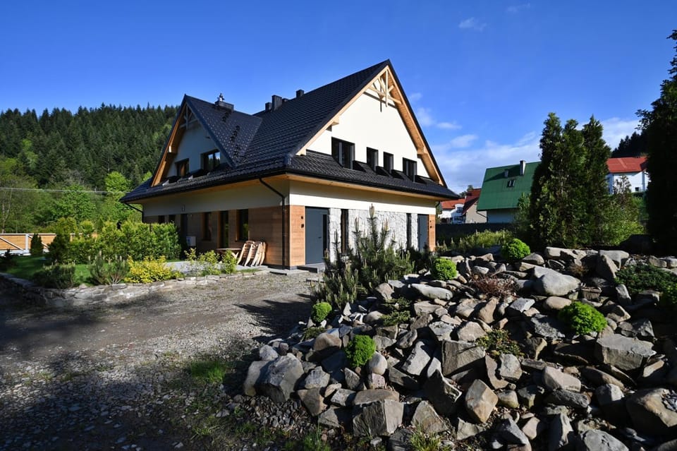 Property building, Day, Garden, Garden view