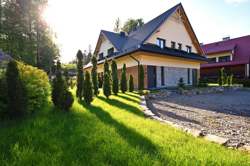 Property building, Day, Natural landscape, Garden, Garden view