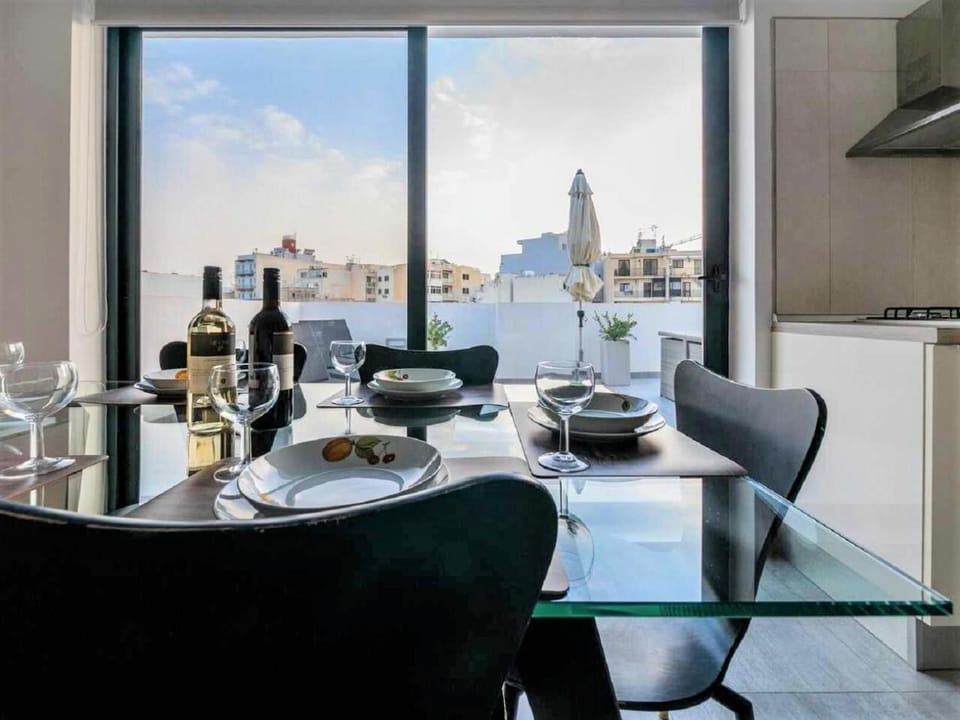Living room, Dining area, City view