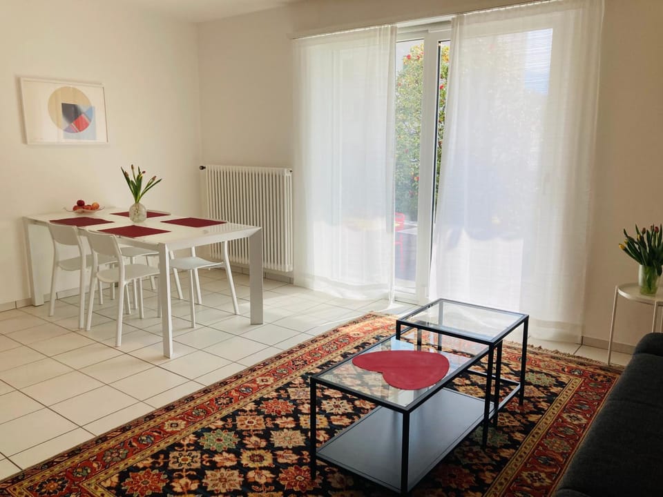 Living room, Dining area, Garden view