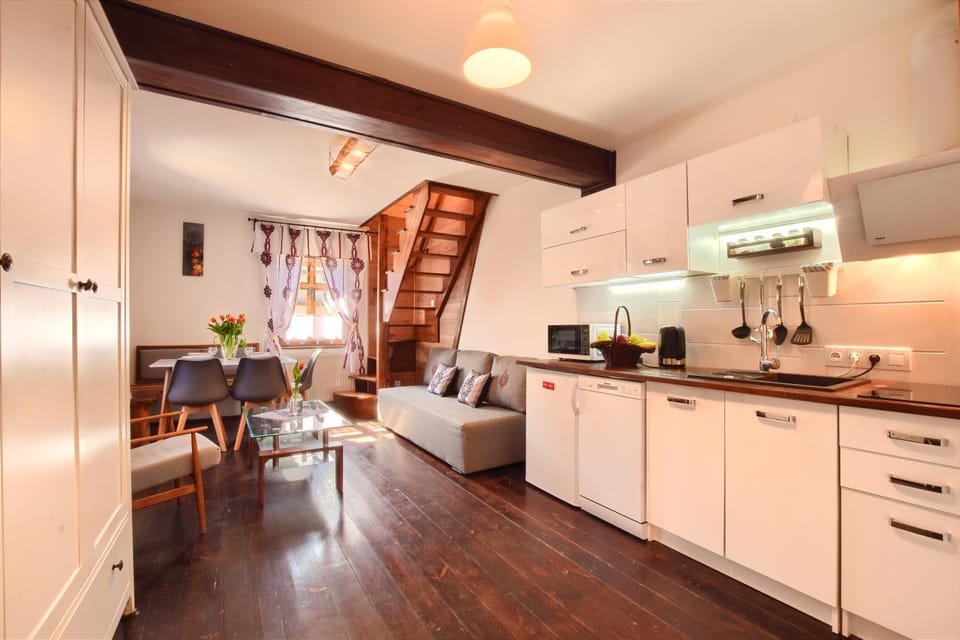 Kitchen or kitchenette, Dining area, Communal kitchen