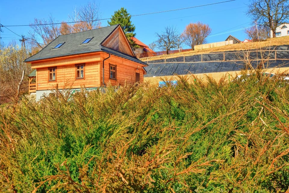 Property building, Facade/entrance, Off site, View (from property/room), Garden view, Location