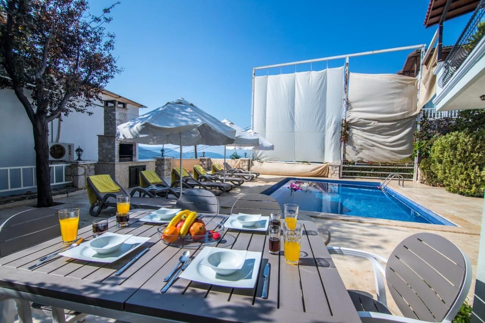 Day, View (from property/room), Balcony/Terrace, Food and drinks, Dining area, Pool view, Swimming pool, Drinks