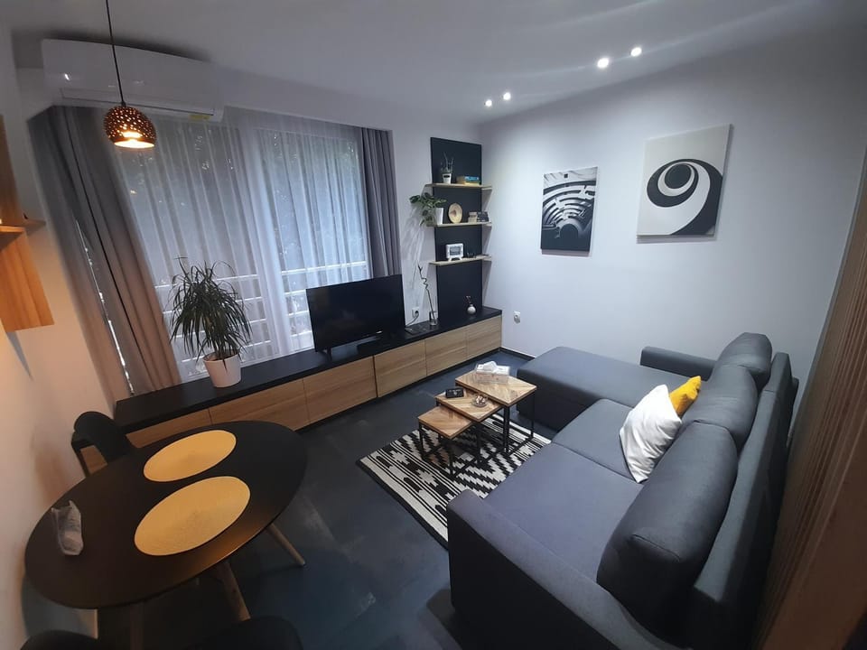 Tsimiski Contemporary Studio 2 Apartment in Thessaloniki