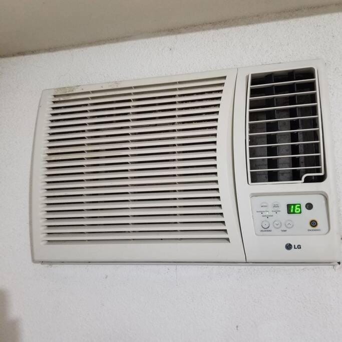 Departamento Comodo centrico Tv Ac wifi cocina parking, letra C Apartment in State of San Luis Potosi
