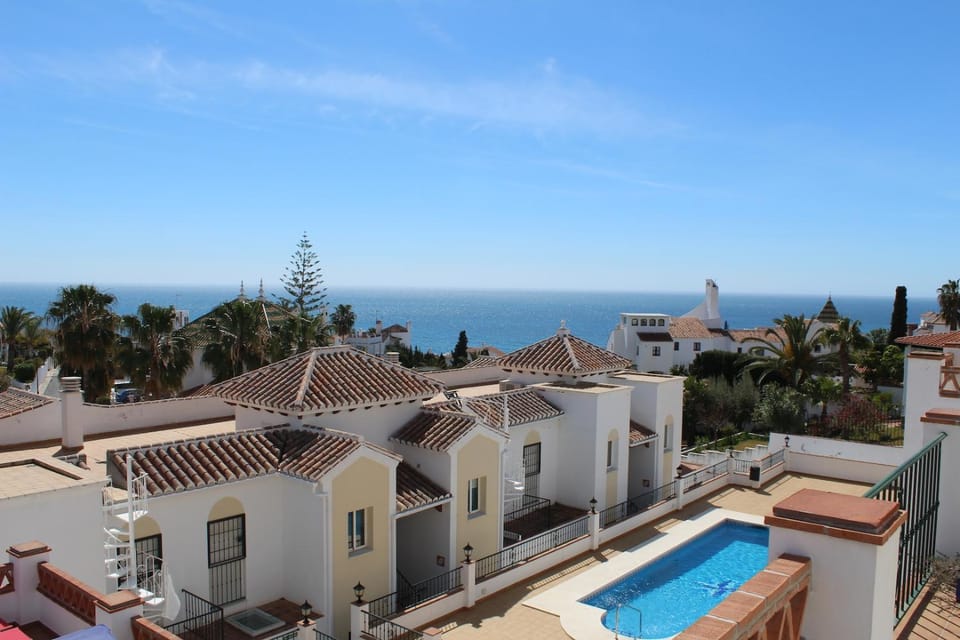 Burriana Beach, Pool, big terrace, superb Seaviews Apartment in Nerja