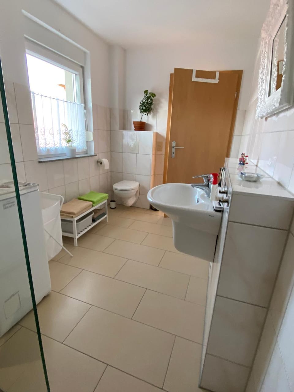 Shower, Property building, Bathroom, towels, towels, laundry, washing machine, washing machine
