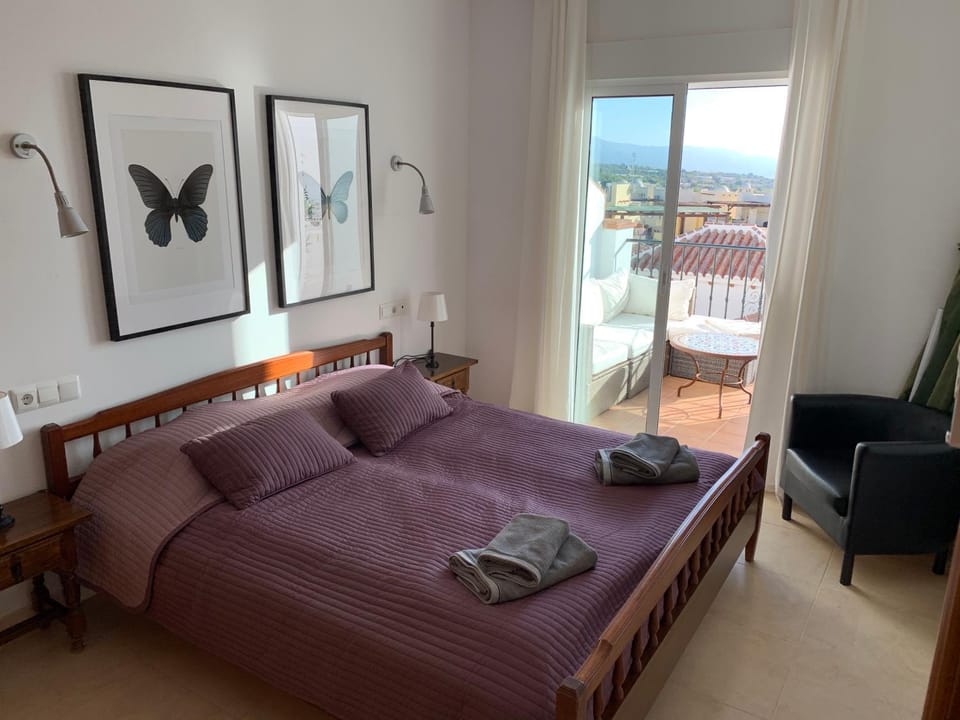 Playa Burriana, två terasser, havsutsikt, pool Apartment in Nerja