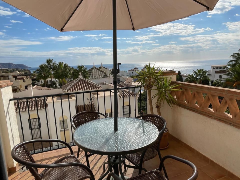 Playa Burriana, två terasser, havsutsikt, pool Apartment in Nerja