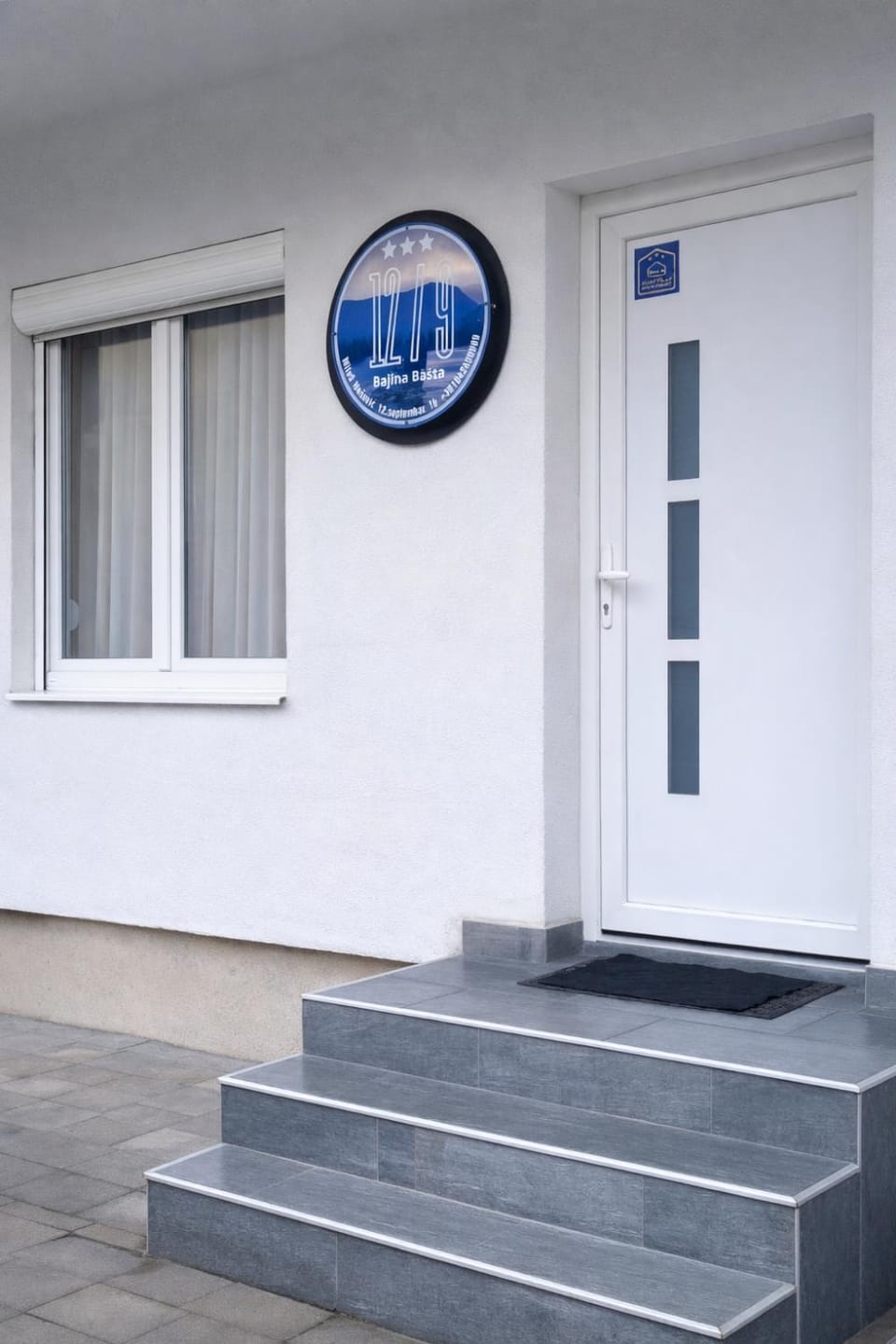 Facade/entrance