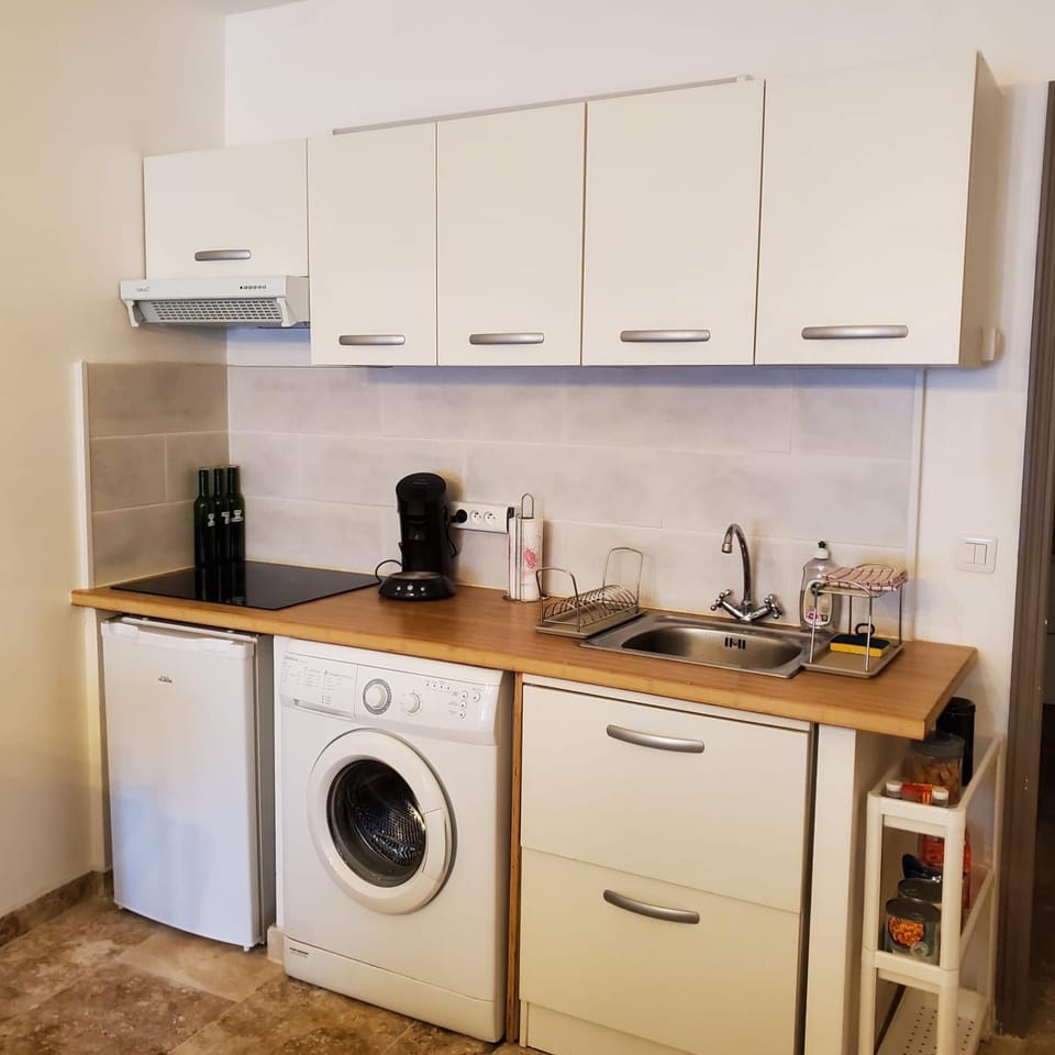 MACLENFA: charmant studio au cœur de l’Herault. Apartment in Occitanie