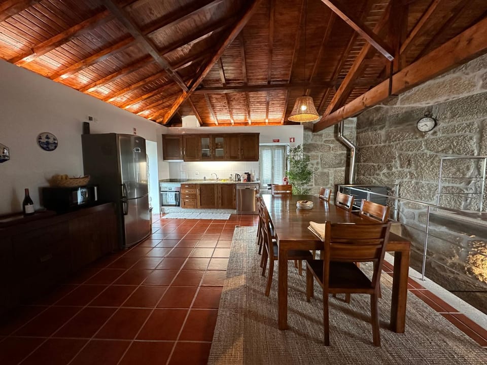 Kitchen or kitchenette, Dining area, minibar, pet friendly, stove