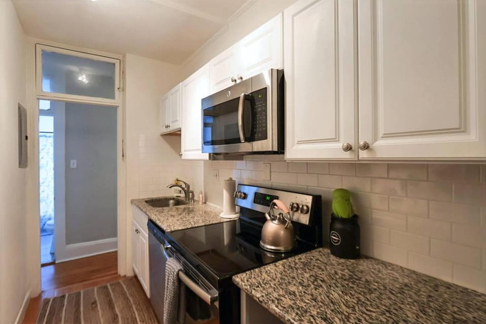 Bright City-View Stay by Public Transport Apartment in Brookline