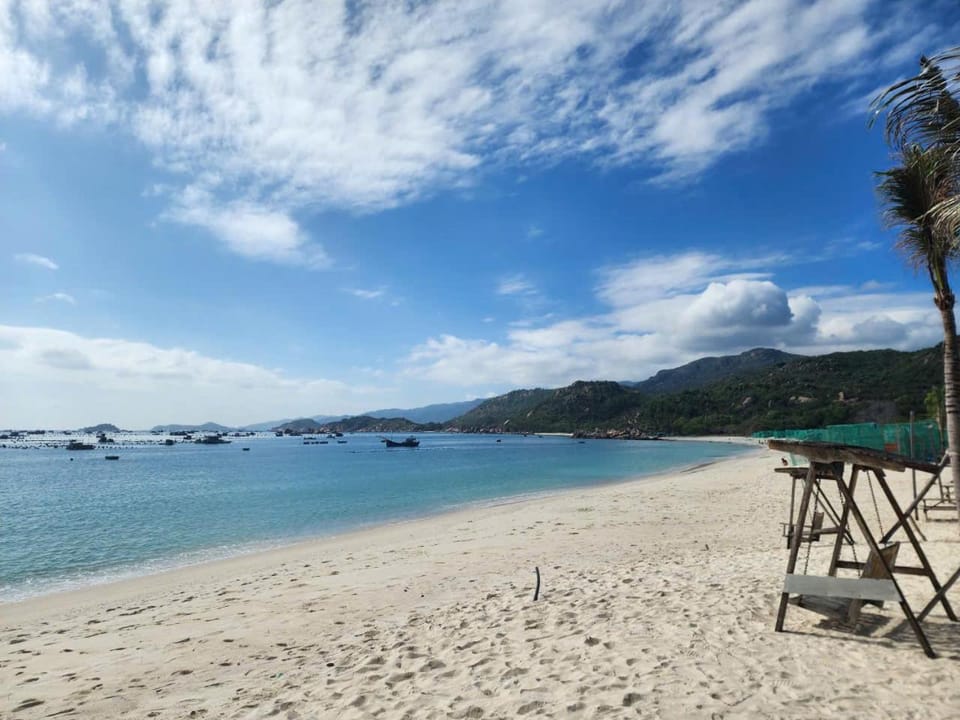 Villa Đảo Hoa Vàng Cam Ranh- Venuestay Vacation rental in Khanh Hoa Province